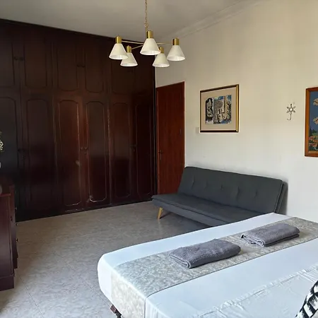 Traditional 3-bedroom In Hamrun Апартаменты Мсида