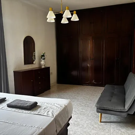 Апартаменты Traditional 3-bedroom In Hamrun